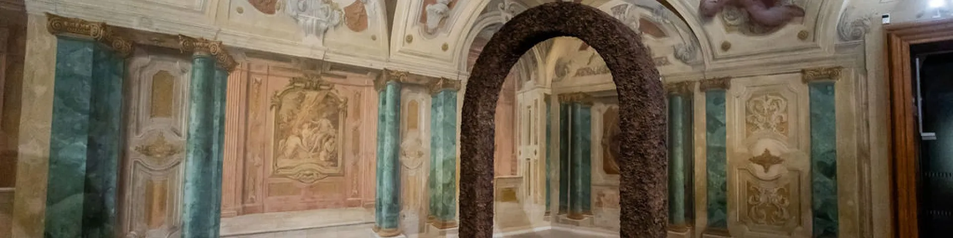 Installationsansicht "Ugo Rondinone. arched landscape"