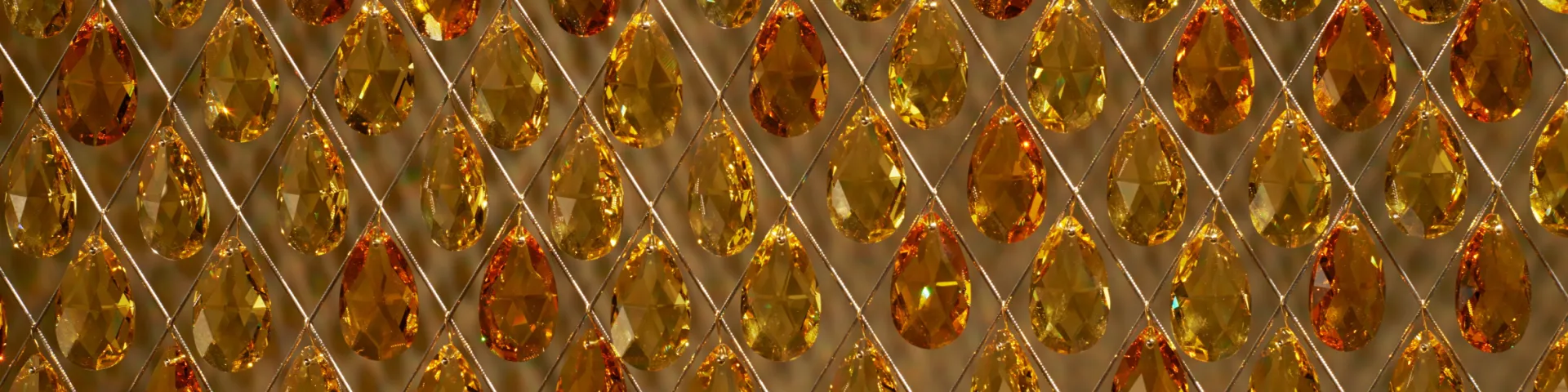 Patinierter Stahl, Swarovski Kristalle, L 4 x H 4 x T 5m 