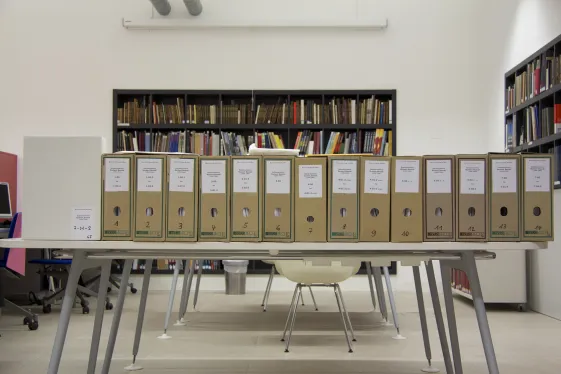 Nachlass, Aktenordner auf einem Tisch