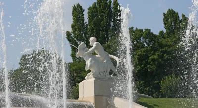 Belvedere Schlossgarten mit Springbrunnen