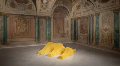 Installationsansicht "Lena Henke. Aldo Rossi’s Sleeping Elephant"