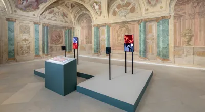 Installationsansicht "CARLONE CONTEMPORARY: Dara Birnbaum. Bruckner: Symphonie Nr. 5 B-Dur"