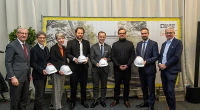 Gruppenfoto während des Spatenstichs am 12. November 2024