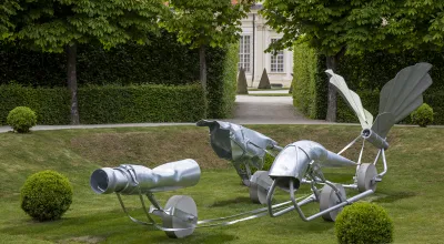 Skulptur von Toni Schmale, gefährt*innen